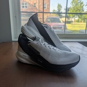 Brooks Glycerin 22, White and Black Running Shoes, Men's Size 13